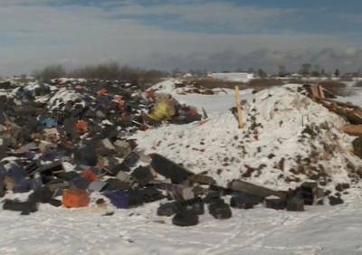 В Дубровичах обнаружили незаконную свалку промышленных отходов