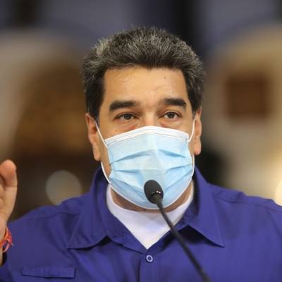 Президент Венесуэлы и его супруга вакцинировались "Спутником V"