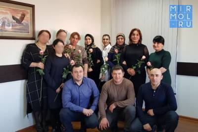 Росгвардейцы Дагестана поздравили матерей и вдов погибших сослуживцев с 8 марта