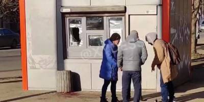 Мужчина напал на наливайку в Одессе на 25-й Чапаевской - видео попало в сеть - ТЕЛЕГРАФ
