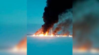 Пожар на Оби спровоцировала авария на нефтепроводе