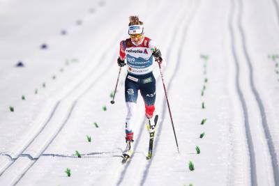 Итоги женского лыжного марафона на ЧМ: 14-я победа Йохауг и бронзовый финиш Карлссон с травмированной рукой