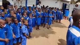 В Того волонтёры провели акцию "Вам, любимые!" и поздравили девочек с 8 Марта