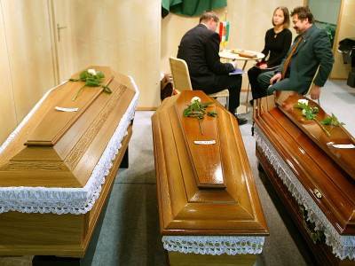 Обмануть человека после трагедии в семье легко: как зарабатывают похоронные агенты