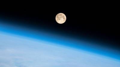 NASA рассчитывает отправить первую женщину на Луну в ближайшие 10 лет