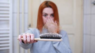 Эксперт Бубновская дала советы по борьбе с выпадением волос