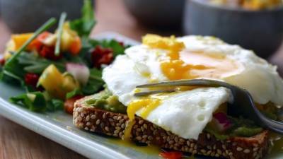 Нутрициолог Руденко назвала рецепт идеального завтрака для женщин