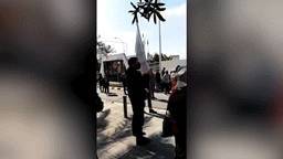 С крестами и транспарантами: на Кипре православная молодёжь протестует против песни для Евровидения про дьявола — видео