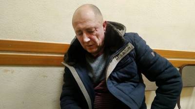 Суд Омска лишил родительских прав отца, который швырял своих детей об пол - readovka.ru - Екатеринбург - Омск