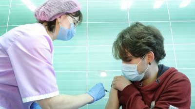 Гастроэнтеролог Бордин рассказал о вакцинации при проблемах с ЖКТ