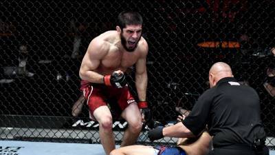 Удушение ручным треугольником и 15 минут доминирования: как Махачев и Аскаров одержали победы на UFC 259