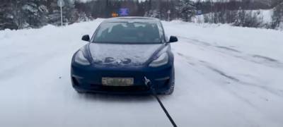Как тебе такое, Илон Маск?: электромобиль "Tesla" заглох в глубинке Карелии (ВИДЕО)