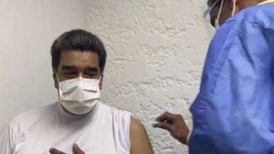 Мадуро сделал прививку от коронавируса препаратом "Спутник V"