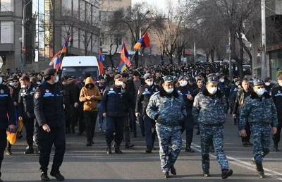 Гражданский раскол в Армении обостряется