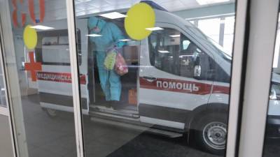 Медики выявили 10 595 новых случаев COVID-19 в России