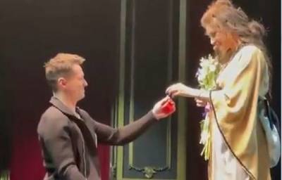 Анастасия Макеева ответила «да» на предложение руки и сердца, сделанное на сцене петербургского театра