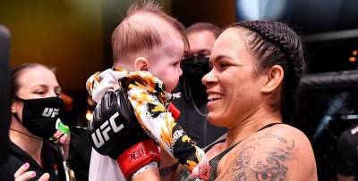 Аманда Нуньес - Меган Андерсон - видео остановки боя на UFC 259 - ТЕЛЕГРАФ