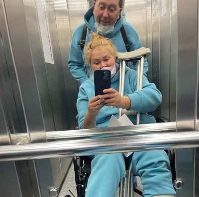 «Оказалась в инвалидном кресле»: Александр Демидов рассказал о лечении жены в частной клинике