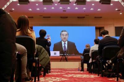 МИД КНР: Китай вместе с РФ борется с политическим вирусом на фоне пандемии