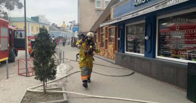 В центре Ровно вспыхнул ресторан (10 фото)