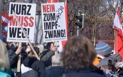 В Австрии тысячи людей вышли на митинг против карантина