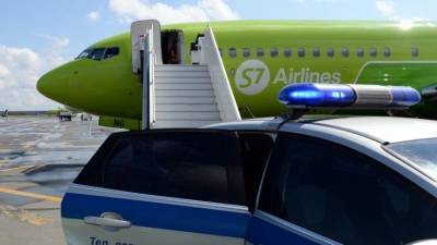 «Бросался стаканчиками»: пассажир бизнес-класса устроил дебош в самолете