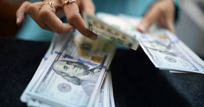 Украинцы стали больше покупать валюты, чем продавать — данные Нацбанка
