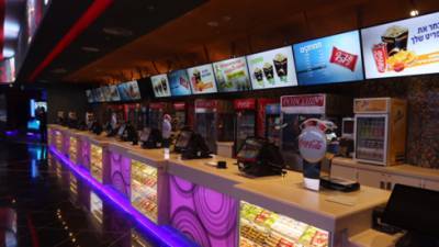 Без попкорна и детей: кинотеатры Израиля отказались работать на новых условиях