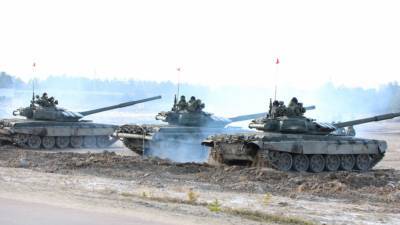 Женщины-военнослужащие приняли участие в танковых стрельбах ЗВО