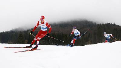 Погоня за королевским титулом: Большунов соревнуется с норвежцами в гонке на 50 км на ЧМ по лыжным видам спорта