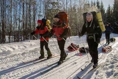 Профессионалы стартовали на 550 км по «Нетающей лыжне»