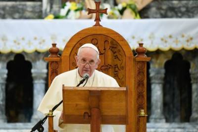 Папа Римский в преддверии 8 марта призвал уважать и оберегать женщин