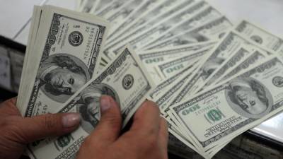 Нацбанк: Украинцы больше покупают валюту, чем продают