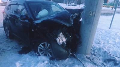 В Петербурге пьяный водитель врезался в столб