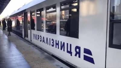 «Укрзализныця» внедряет ряд сервисов в поездах дальнего следования