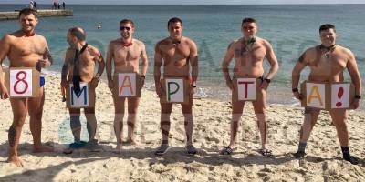 На пляже Одессы мужчины клуба моржей разделись для поздравления женщин с 8 марта - ТЕЛЕГРАФ
