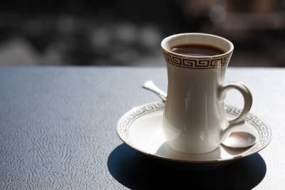 Диетолог раскрыла опасность остывшего кофе