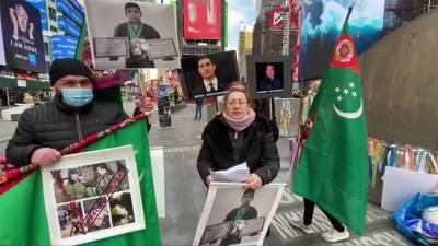 Туркменские активисты провели акцию протеста в Нью-Йорке