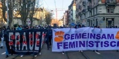 Полиция в Швейцарии разогнала участниц акции к Международному женскому дню