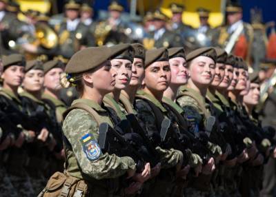 Женщин в армии всегда ставили рядом с мужчинами, – военный историк