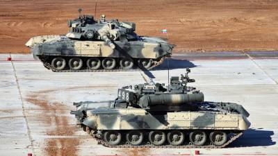 Женские экипажи танков Т-80У провели учебные стрельбы в Московской области