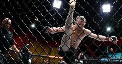 Скандальный поступок в UFC: российского чемпиона дисквалифицировали после запрещенного удара (видео)