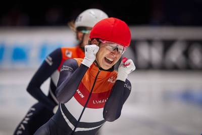 Схюлтинг стала чемпионкой мира по шорт-треку на 1000 метров