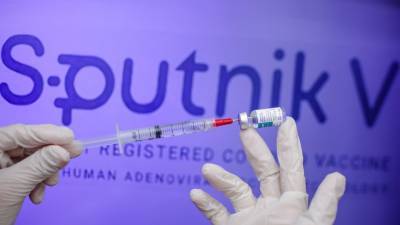 Американский инфекционист оценил эффективность вакцины "Спутник V"