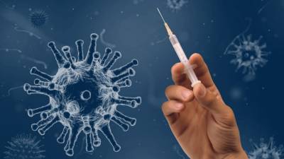 Чешский иммунолог рассказал о предрассудках в отношении вакцин из РФ и КНР