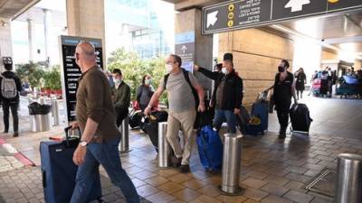 Ни браслетов, ни гостиниц: пассажиров из Нью-Йорка из аэропорта отпустили домой