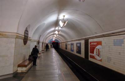 В киевском метро возле вокзала на колею упал ребенок, – СМИ