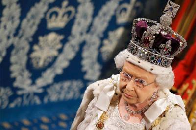 Елизавета II выступила с обращением перед интервью принца Гарри и Меган Маркл