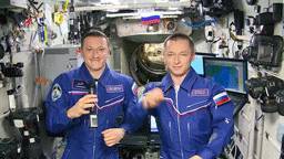 "Вы делаете наш мир лучше и добрее": космонавты с борта МКС поздравили женщин с 8 Марта — видео