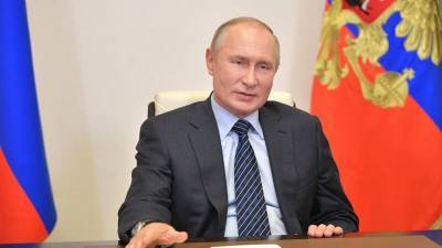 Путин поздравил россиянок с 8 Марта и пожелал взаимопонимания с близкими